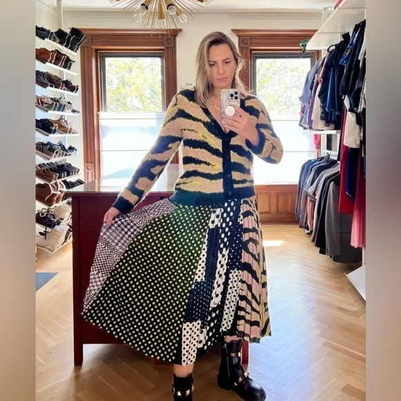 Le Superbe
Electric Zebra Cardigan size medium EUC - Picture 5 of 13